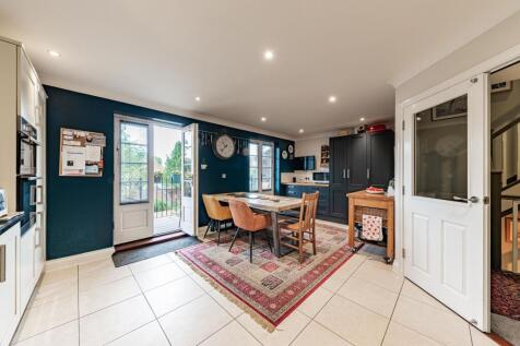 Kitchen/Dining Room (1)