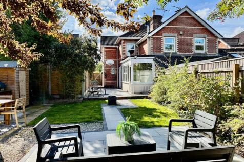 3 bedroom semi detached cottage