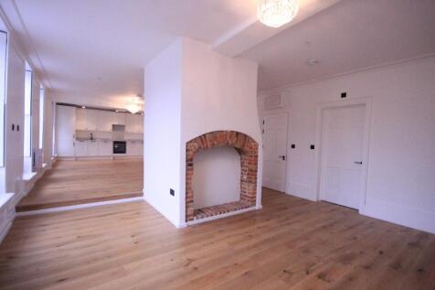 Large Studio at Shenfield Road, Brentwood, Essex, CM15 photo 2