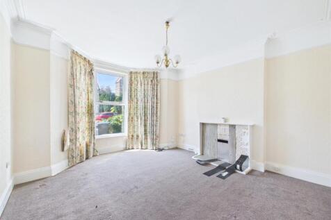 13 - Period house with a two storey commercial pre
