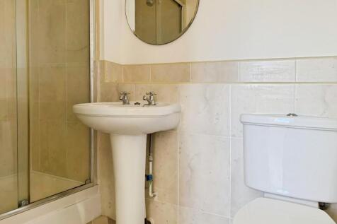 ensuite.jpg