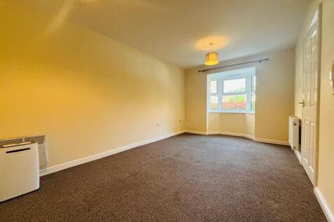 Living / Dining Room: