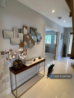 Hazel Way, Fetcham, Leatherhead, KT22 photo 4