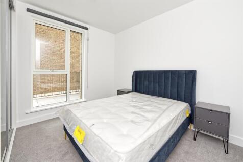 Brecon Court, Lampton Parkside, TW3 photo 3