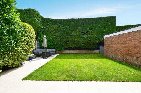 19 Globe Farm Lan...