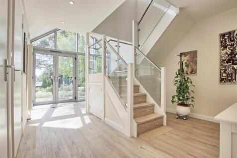 Entrance hall 2.jpg