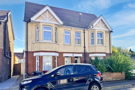 25 Henry Road, Slough, SL1 2QN