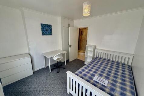 ** £143pppw ** 19 Western Boulevard, Nottingham photo 2