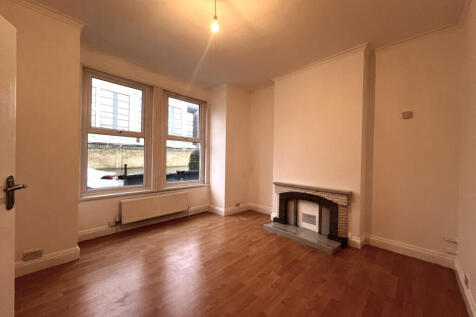 3 Bedrooms - 2 Receptions Terraced house to let a