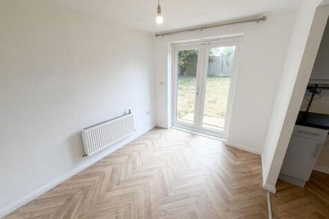 Manor Way, Bolton-Upon-Dearne, S63 photo 5