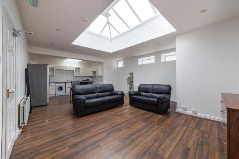 4-bed flat on **En-Suite rooms** £170pppw - Holly Avenue, Jesmond, NE2, £2,946/mo