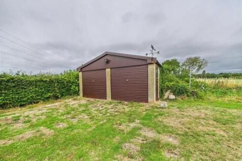 3-bedroom detached bungalow  (16).jpg