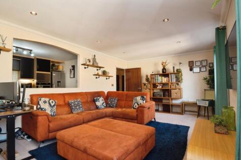 Living/Dining Area