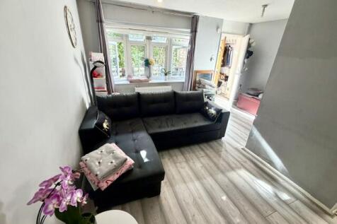 Bramble Close, Stanmore, HA7 photo 3