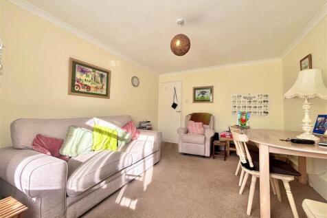 2, Orchard Close, Freshwater photo 4