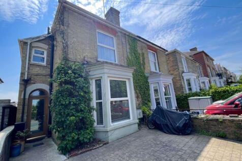 Cowes, PO31 - property photo