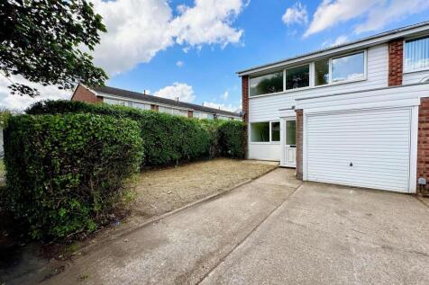 3-bed house on Queensland Drive, Colchester, £1,495/mo