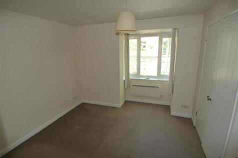 Addlestone, Surrey, KT15 photo 4