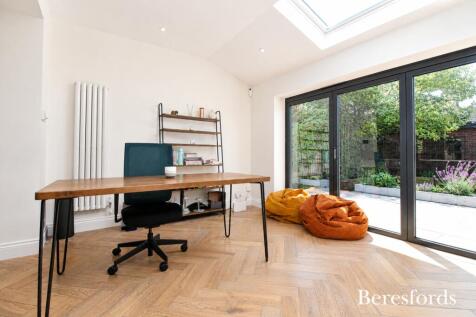 Rayleigh Road, Hutton, CM13 photo 5