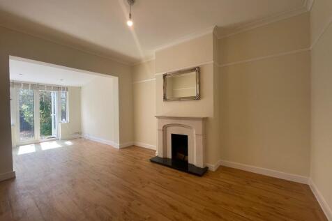 Katherine Gardens, Hainault, Barkingside  photo 4