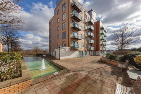 Queen Mary Avenue, E18