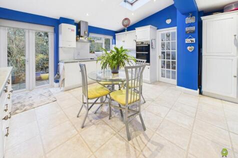 Presented by Clinton at EweMove Bexleyheath and Da