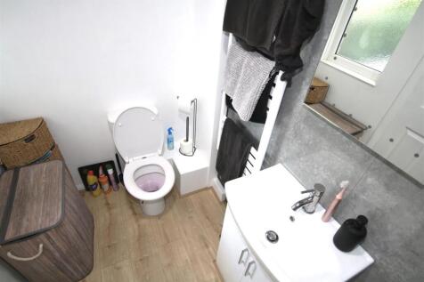 Shower Room b.JPG