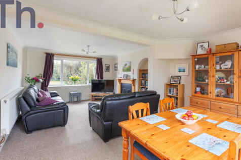 Lounge &amp; Dining Area