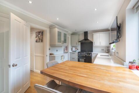 5 Abbots Mere Close-2.jpg