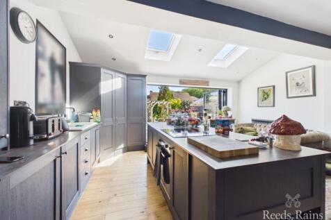 Kitchen/ Living Room