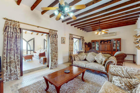 5 Bedroom Villa For 