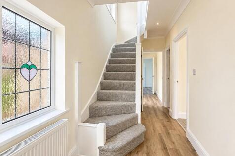9 East Court, Wem...