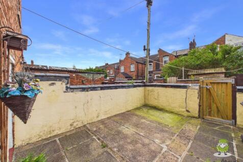 Rear garden  - Ewemove Whitchurch Nantwich - Charl