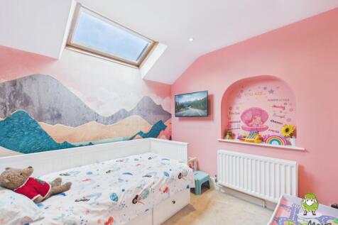 EweMove Estate Agents Basingstoke - Dursley Cottag