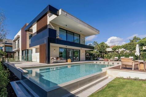 Luxury Villa for Sale in Quinta do Lago