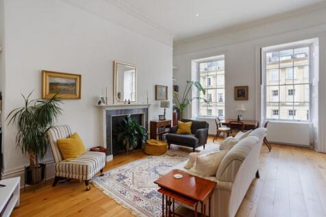 2-bed flat on Great Pulteney Street Bath BA2, £2,000/mo