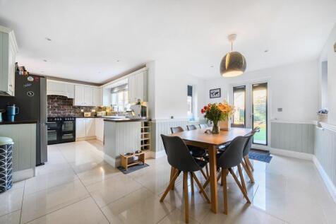 1382334-4-691c4c60b0d1a