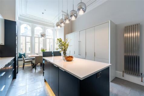 5 bed, 4 bath End of Terrace in Glasgow - Photo 4