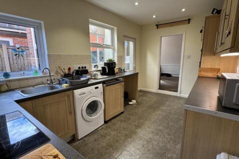 KITCHEN: