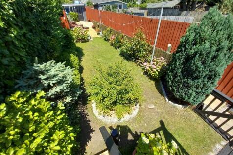 64a Well St Gdn 2.jpg