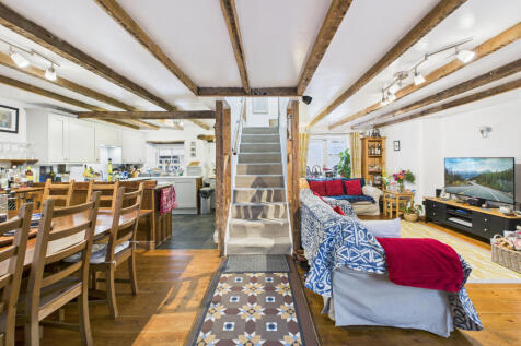 CAM05627G0-PR0022-STILL001