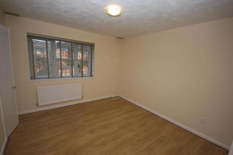 Robertson Drive, St Annes Park photo 4