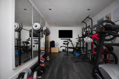 Bramleys Estate Agents - Oakfield Drive - Mirfield