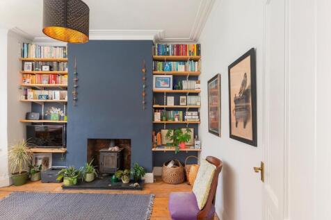 1C1R3WH - Living Room F.jpg