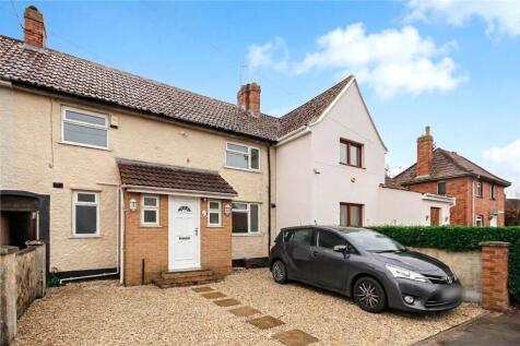 A lovely three double bedroom family home, offers modern living at its best. Benefitting from new flooring and decoration throughout. Ample off road parking and nice sized garden to the rear. Offered 