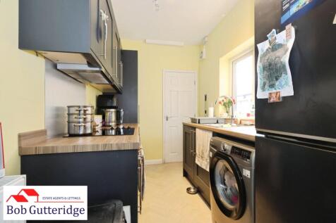 FITTED KITCHEN