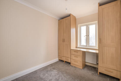 4 bed, 2 bath Semi-Detached in leeds - Photo 10