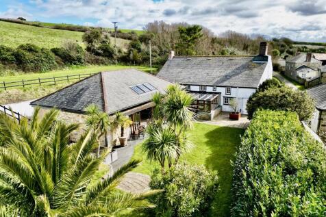 HOUSE AND SWIMMING POOL ROOM.JPG