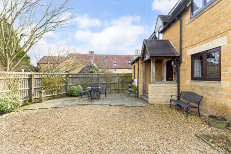 Courtyard &amp; Parking