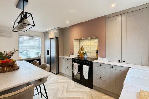Kitchen/breakfast...